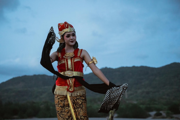 Women presenting traditional Javanese dance movements