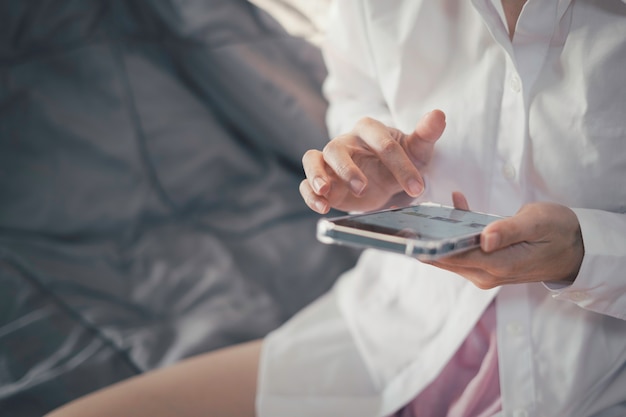 Photo women's hands use a smartphone for online shopping