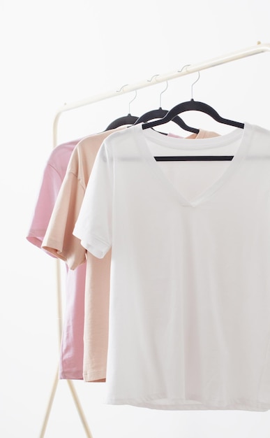 Photo women's tshirts on hanger on white background