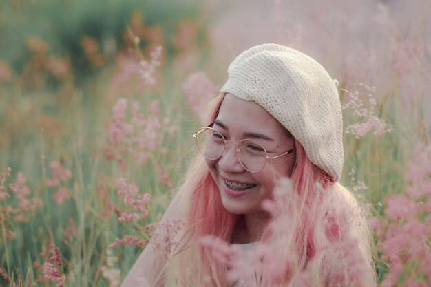 Women smiling happily when sitting in the meadow. , The young woman's face is happy when she smiles.