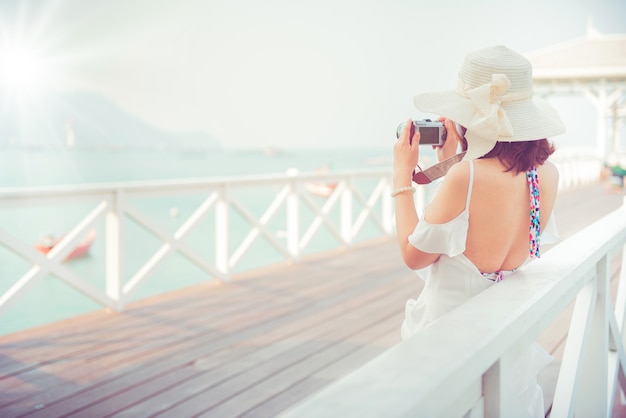 Photo women travel alone at the sea and beach on summer. chonburi thailand.