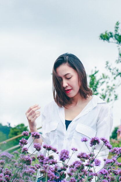 Women in the Verbena field are blooming and beautiful in the rainy season.