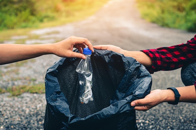 Photo women volunteer help garbage collection for to recycling environment