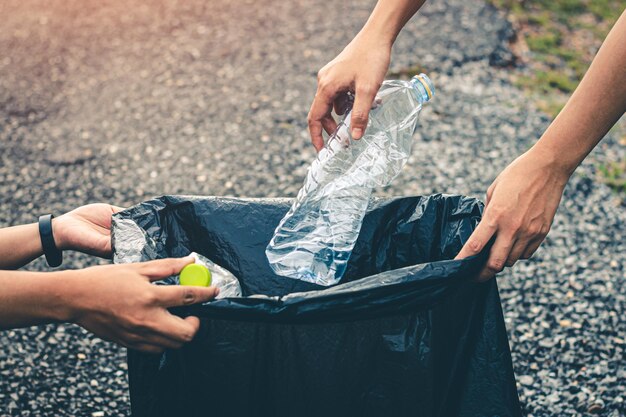 Photo women volunteer help garbage collection for to recycling environment