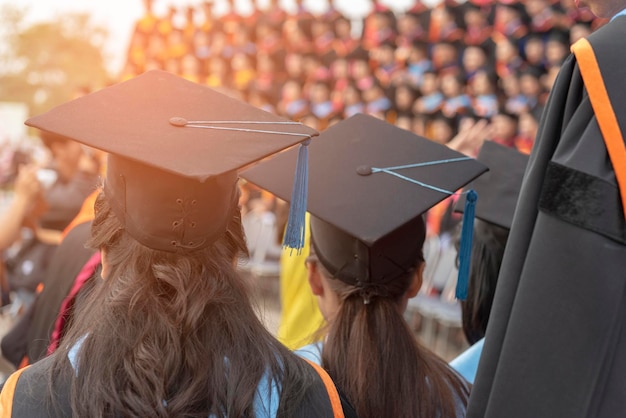 Photo women wearing mortarboard in ceremony