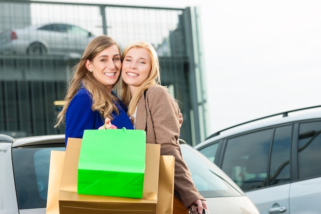 Photo women were shopping and driving home