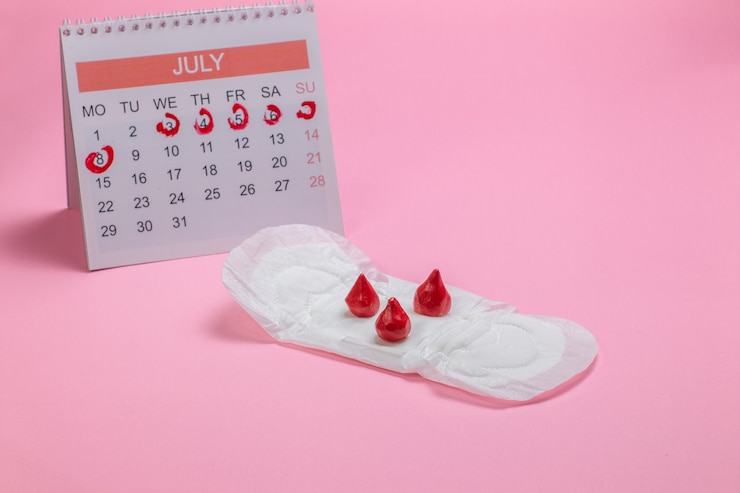 Photo womens calendar menstrual circle and bloods on a pink background
