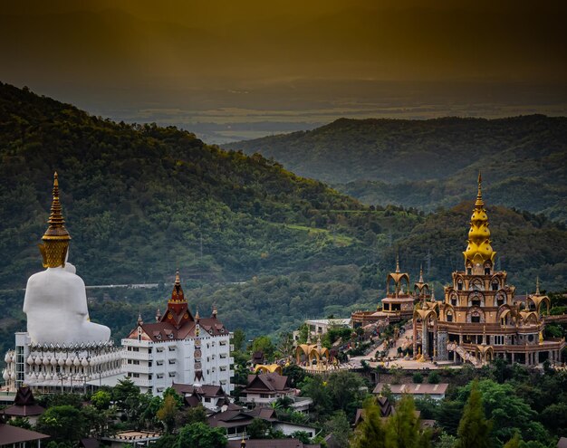 Foto meravigliosa vista intorno al wat phra che pha son kaew phetchabun thailand