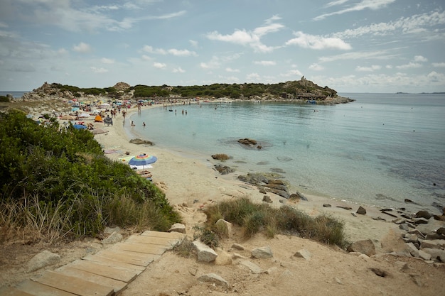 サルデーニャ南部のプンタモレンティスの自然の湾の素晴らしい景色