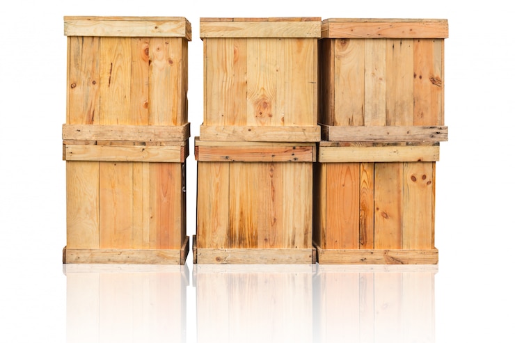 Photo wood box  goods cargo container in shipping wooden box for transport isolated on white 