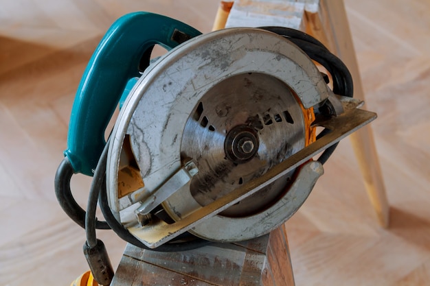 Wood cutting with circular saw