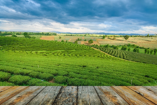 茶園の木の床