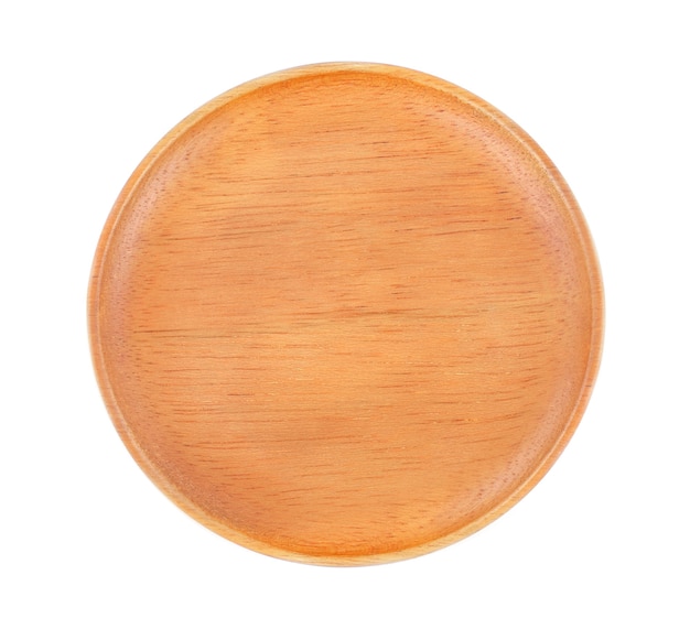 деревянная тарелка на белом фоне