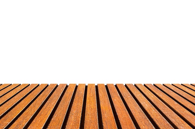Деревянный стол на белом фоне можно использовать для демонстрации или монтажа вашей продукции