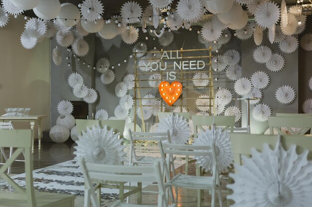 Photo wooden arch at wedding ceremony