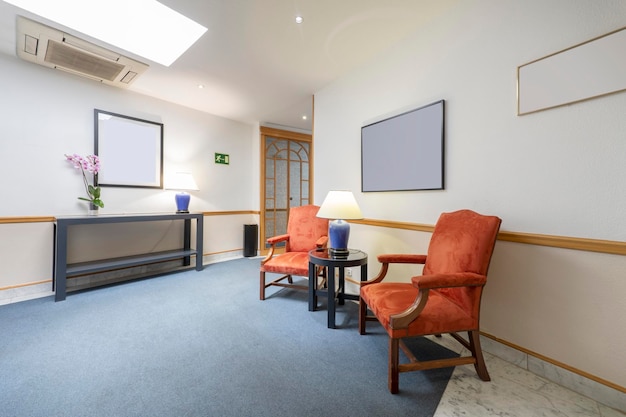 Photo wooden armchairs upholstered in orange velvet on a blue carpet in a hall