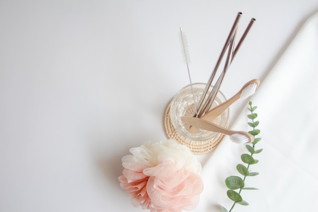 Фото Деревянная бамбуковая зубная щетка в стекле устойчивый образ жизни