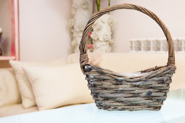 Photo wooden basket for flowers