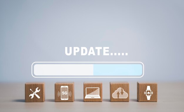나무 블록 큐브 업데이트 소프트웨어 컴퓨터 프로그램 업그레이드 비즈니스 기술 인터넷 가상 화면 인터넷 업데이트 및 업데이트 설치와 함께 기술 개념 로딩 바