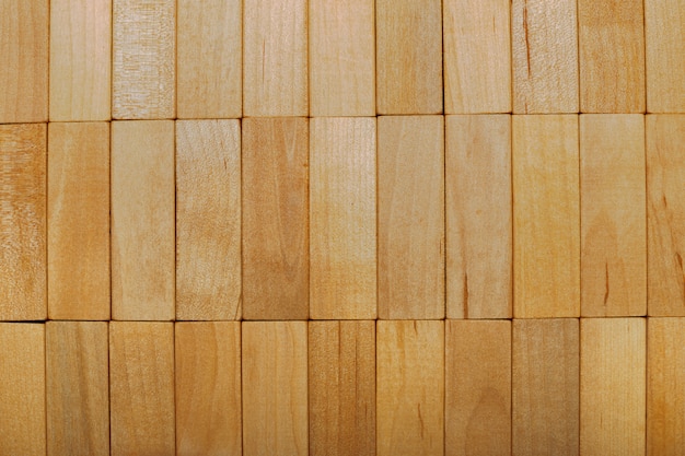 Blocchi di legno su sfondo bianco