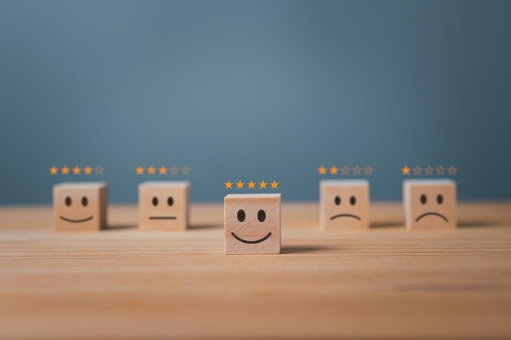 アイコン付き木製ブロック サービス満足度の 1 ～ 5 つ星 評価フィードバックと肯定的なレビュー