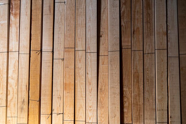 Foto tavole di legno materiale da costruzione in legno immagazzinato per lo sfondo e la trama pila di legno