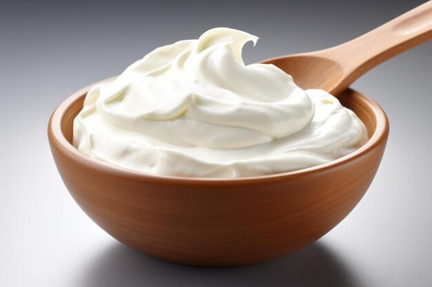 Photo a wooden bowl with a scoop of whipped cream in it