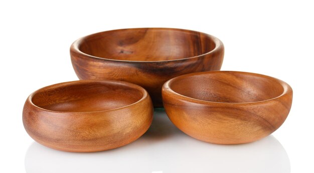 Photo wooden bowls isolated on white