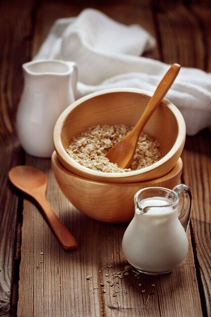 Photo wooden bowls and a small jug