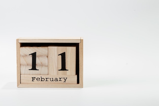 写真 白い背景の上の木製のカレンダー 2 月 11 日