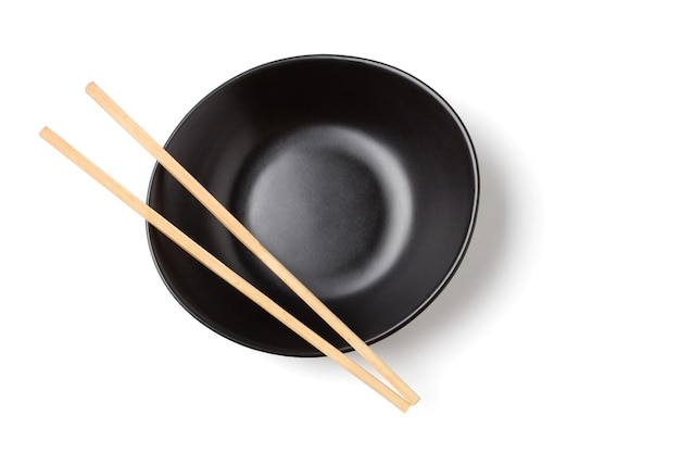 Photo wooden chopsticks on a black bowl