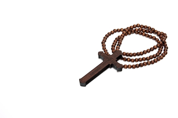 Photo wooden christian cross necklace isolation on white background