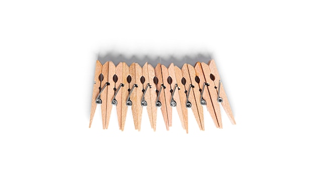 Photo wooden clothespins isolated on a white background. high quality photo