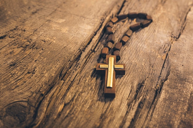 Photo wooden cross on the table