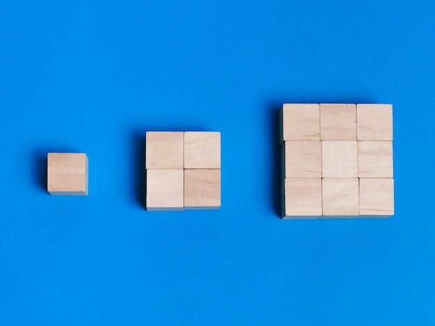 Photo wooden cubes arrange as processing management against blue background