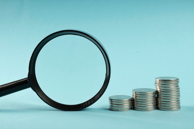 Деревянные кубики с надписью TAX concept бизнес и успех в финансах Экономический рост финансов Концепция инвестиций в работу денег