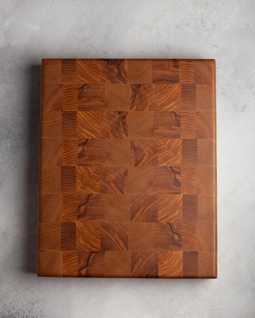 Photo wooden cutting board in the kitchen on a light background