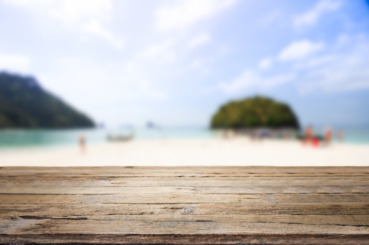 Photo wooden desk on beach