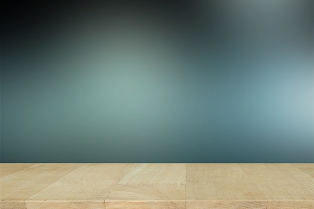Foto scrivania in legno con luci sfocate su sfondo blu o luci su sfondo blu.