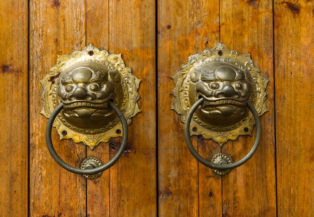 Wooden door and lock in ancient China