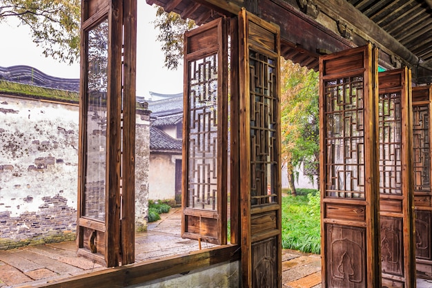 Деревянные двери в домах Wuzhen