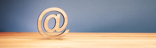 Photo wooden email symbol on wooden board