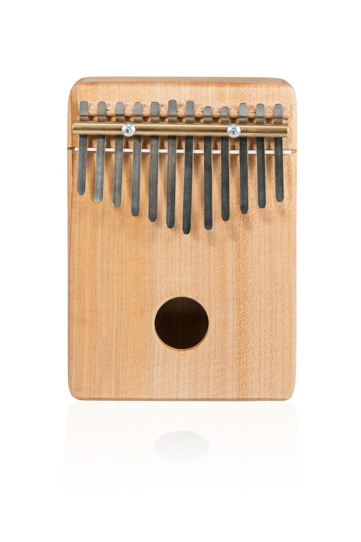 Photo 白色背景上的非洲木製樂器kalimba