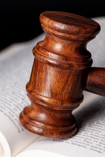 Photo wooden gavel and juridical books close up