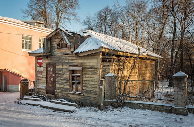 Photo wooden hut in tver