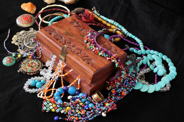 Wooden jewelery chest and various jewelries