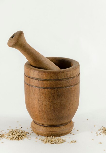 Photo wooden mortar with organic aromatic seeds