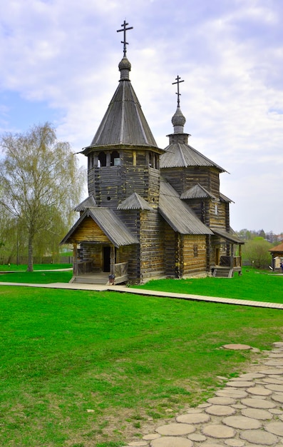 Деревянная старая православная церковь