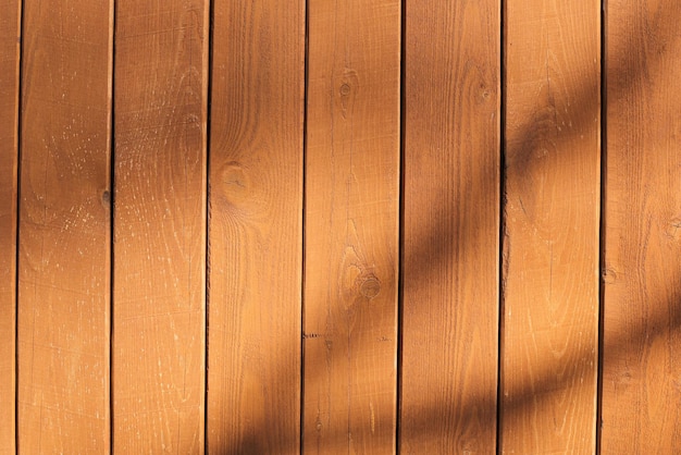 フルスクリーンで木製の古いぼろぼろの色の壁近距離で撮影
