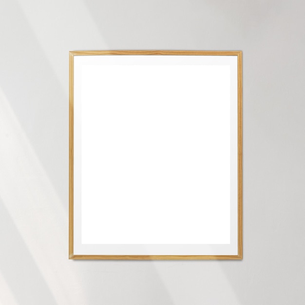 벽 에 매달린 나무 그림 프레임 모형